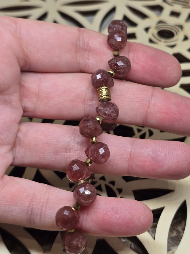 Bracelet Quartz fraise forme goutte à facettes 