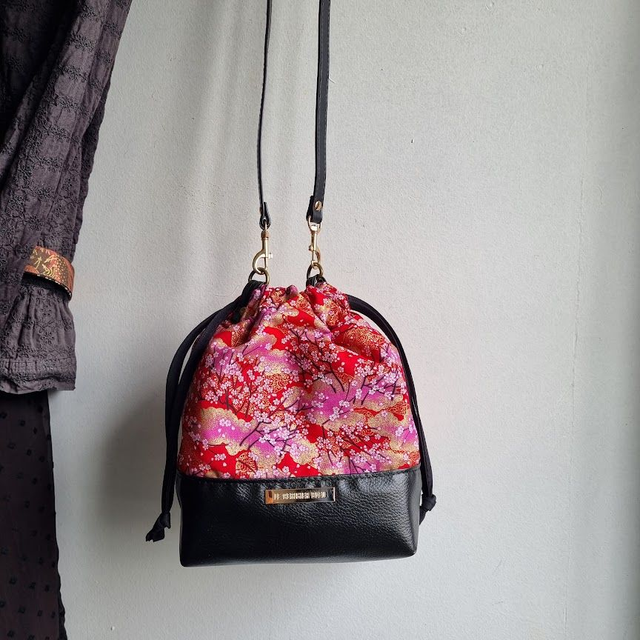 Baluchon &quot;Akina&quot; rouge &amp; simili cuir noir