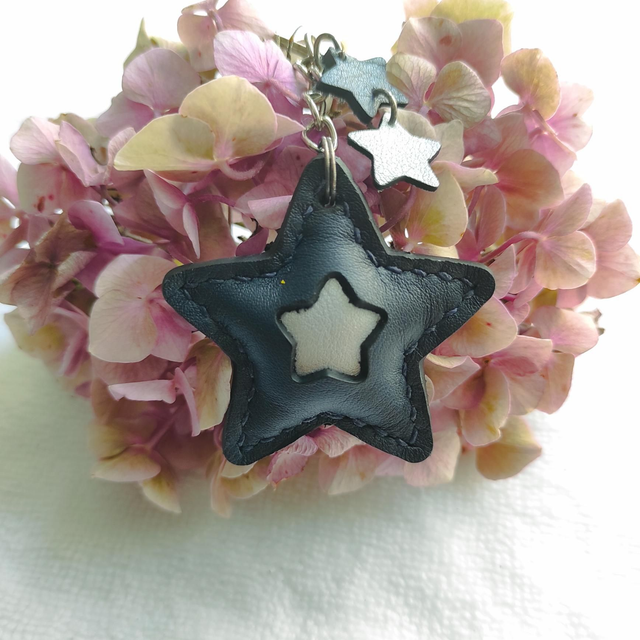 Porte clés étoile marine/ argentée