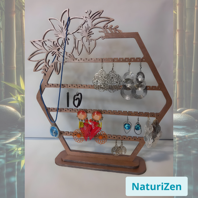 Découvrez notre magnifique porte bijoux octogonal en bois au design floral unique ! 🌸