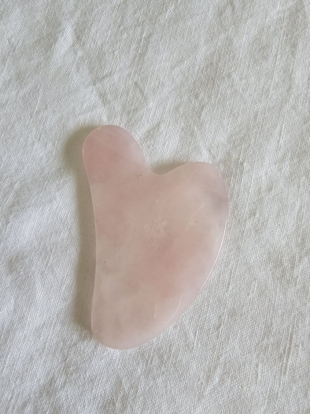 gua sha quartz rose 