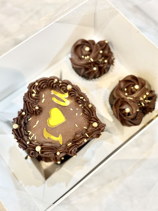 Valentines Heart Bento Cake & Cupcakes