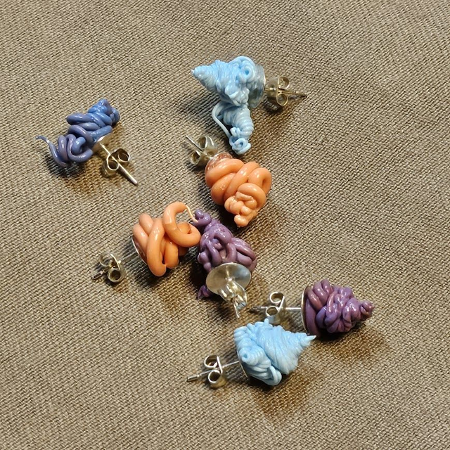 Kikkare korvikset - Poopie earrings