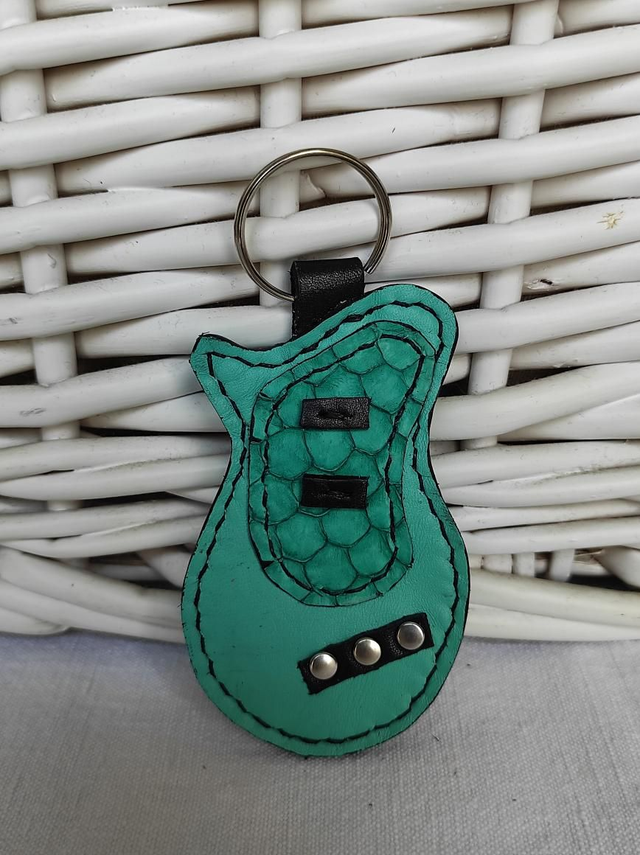 Porte clés guitare pour médiator 