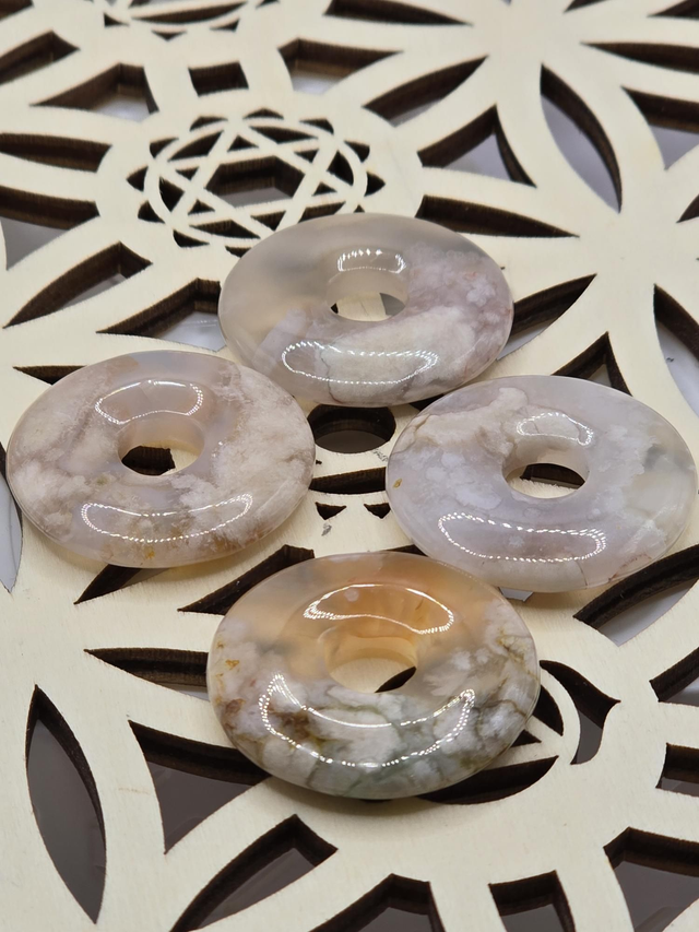 Agate fleur de cerisier pendentif forme donut 