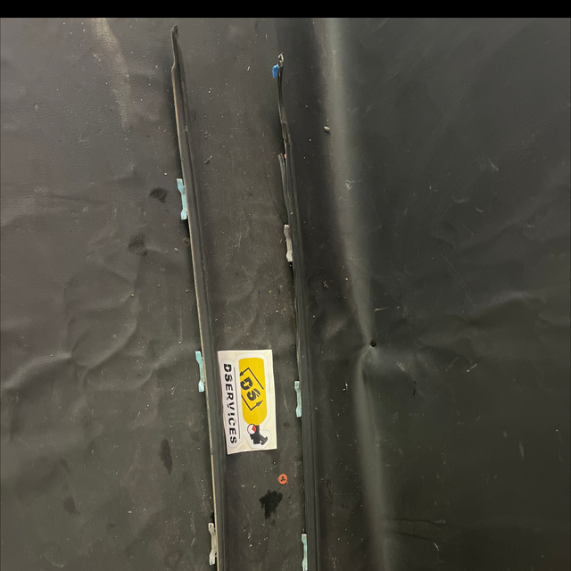 Baguette pare brise EH9