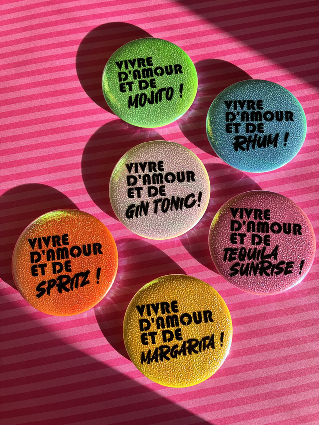 Badge Vivre d&#039;amour et de ...