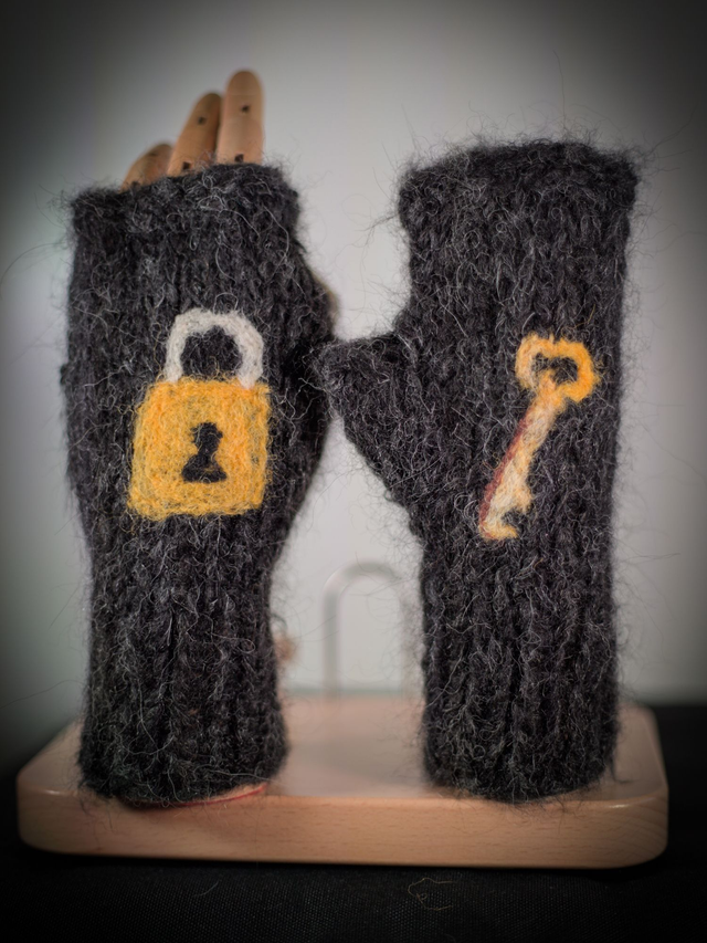 Mitaines Tatouées - le cadenas et la clé