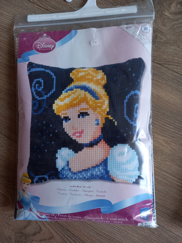 Kruissteekkussen Disney Assepoester (PN-0021829)