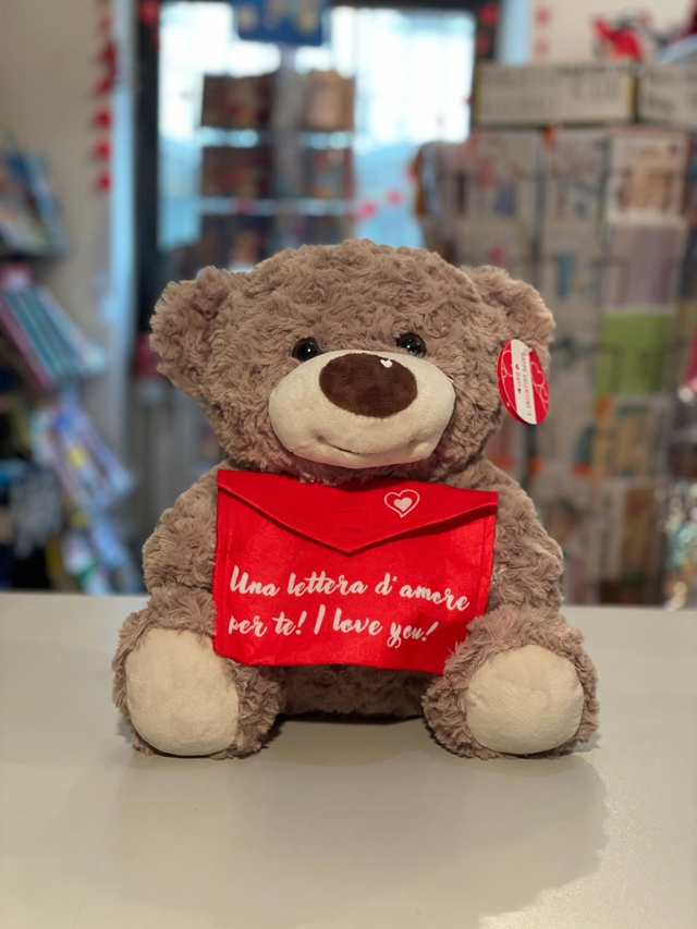Peluche Orso grande con busta per un piccolo regalo
