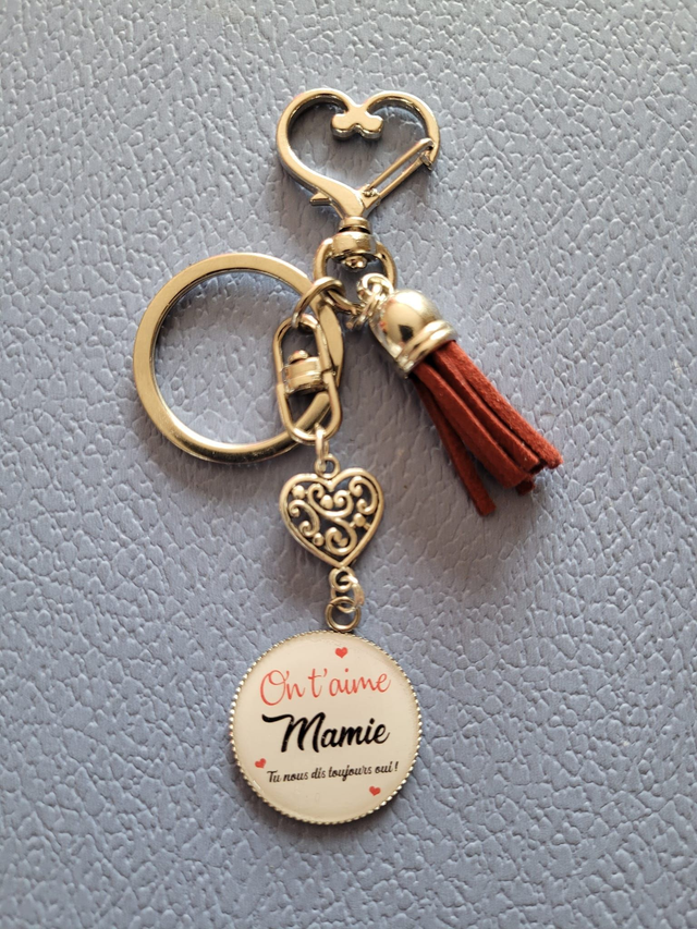 Accroche-clés argenté - on t'aime mamie -  tu nous dis toujours oui