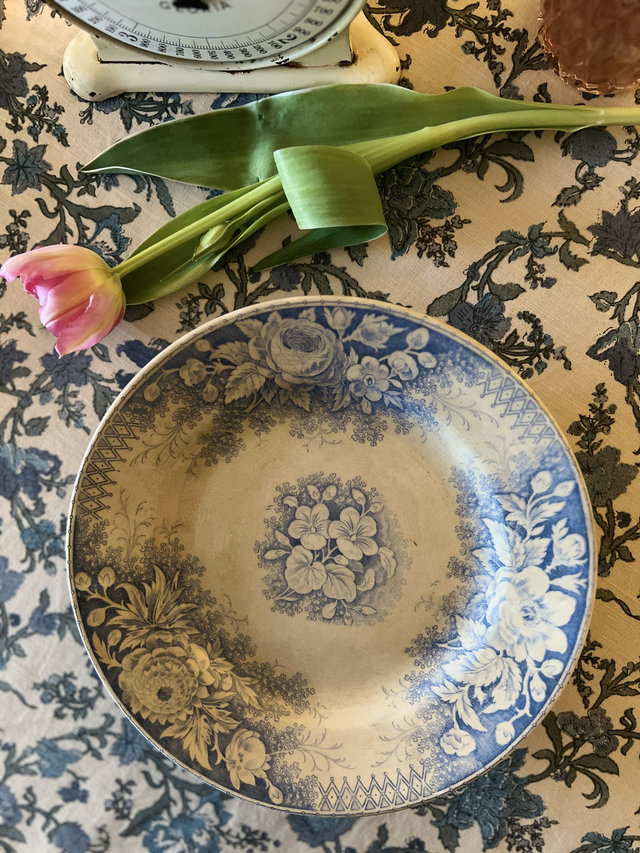 JARDINIERE - Plat piédouche (ou présentoir) de la manufacture française Sarreguemines - Terre de Fer