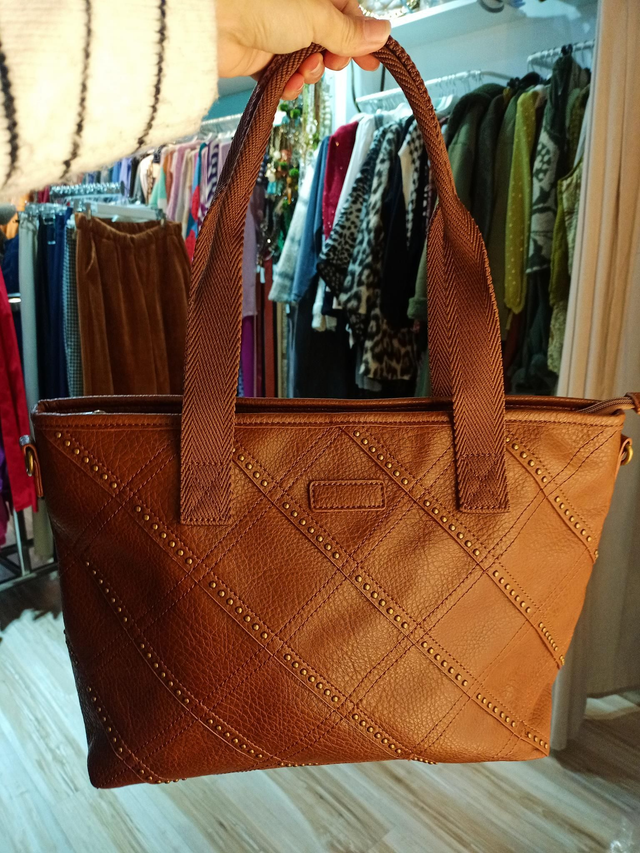Bolso marrón shopper tachuelas
