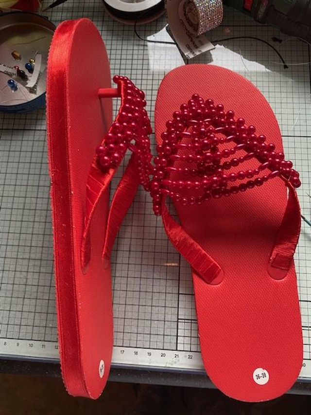 Tongs rouge