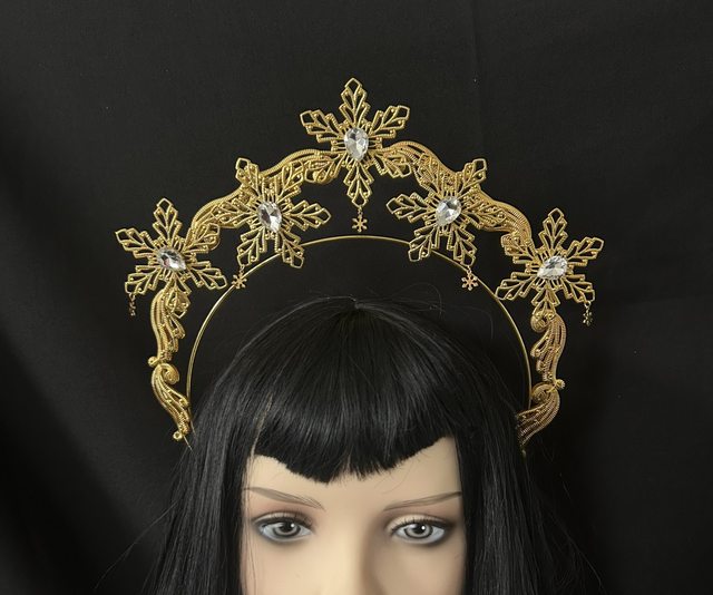 Snowfall halo gold