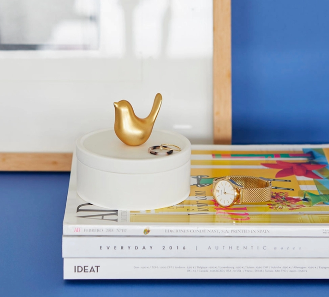 Boîte à bijoux Birdie en porcelaine blanche mate avec oiseau doré