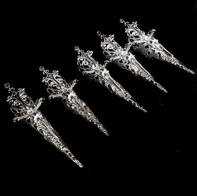 Corvus nail claws