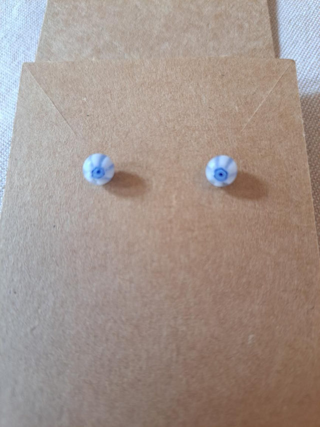 Flower glass studs