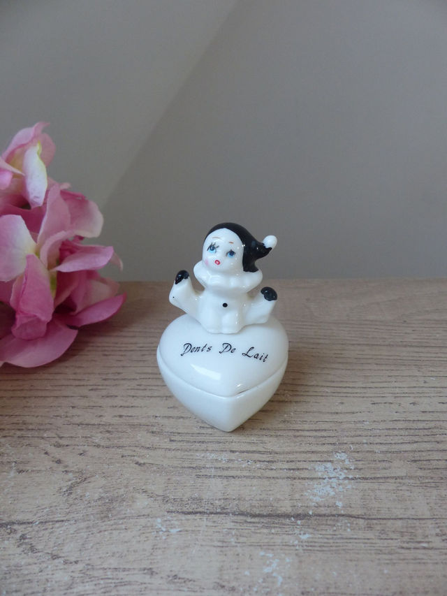 Ancienne Boîte à Dents de Lait Coeur avec Petit Pierrot, Clown, Arlequin en Porcelaine Fabriquée à Taïwan, Cadeau pour bébé, enfant