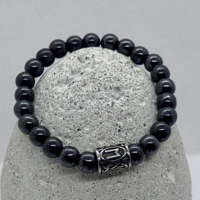 Bracelet en hématite &amp; rune Ehwaz en inox – avancer sans détour