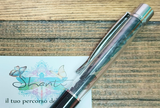 Penna a sfera con ossidiana nera