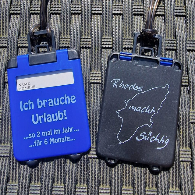 Kofferanhänger (Doppelpack) "Rhodos macht süchtig"