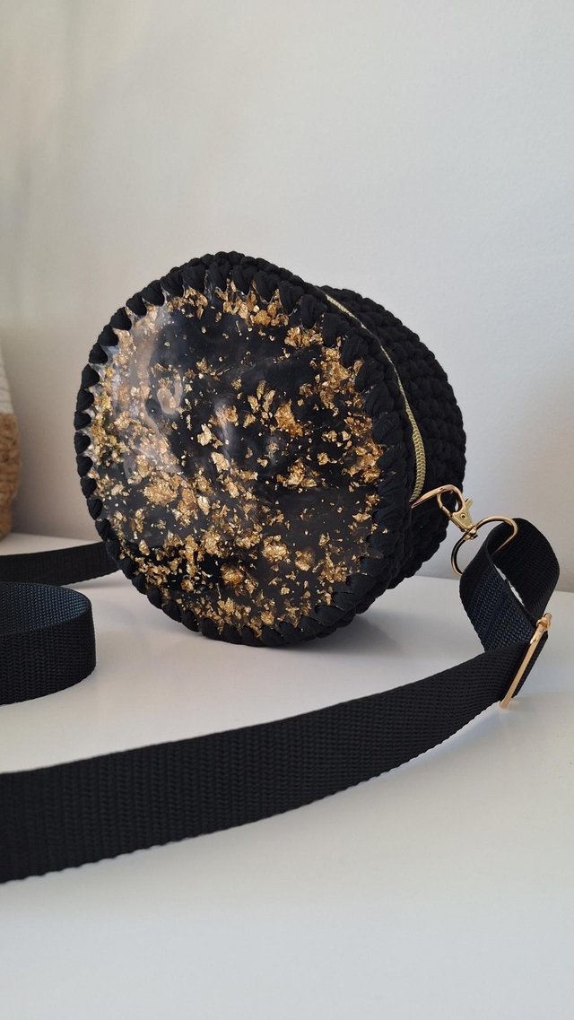 Sac résine et crochet noir et feuille d'or