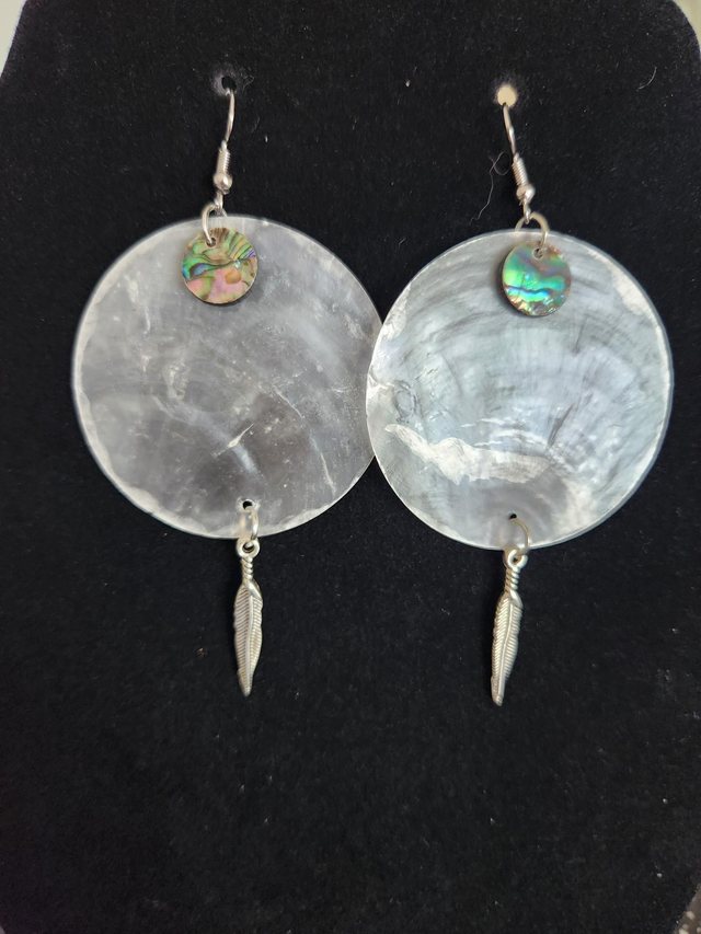 Shell dangle earings