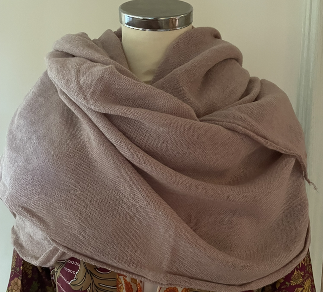 Heerlijk zachte oud roze sjaal 210cm x 70cm 100%wol