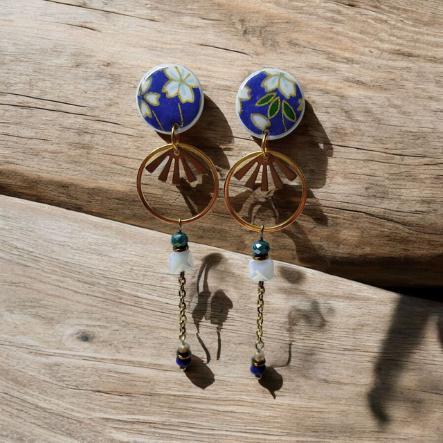 Boucles d'oreilles pendantes motifs japonais bleu foncé