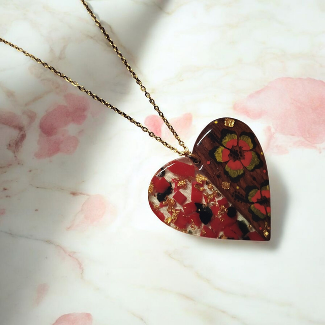 Collier dessiné Flora acier inoxydable rouge noir et doré bi matière