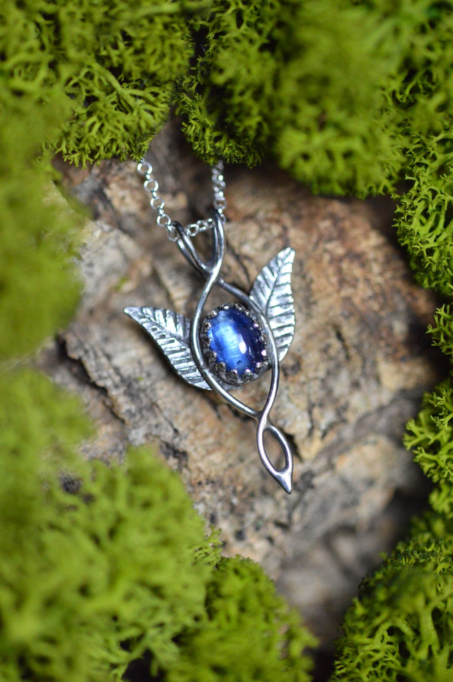 Pendentif Elfique - "Lueur" Cyanite bleue