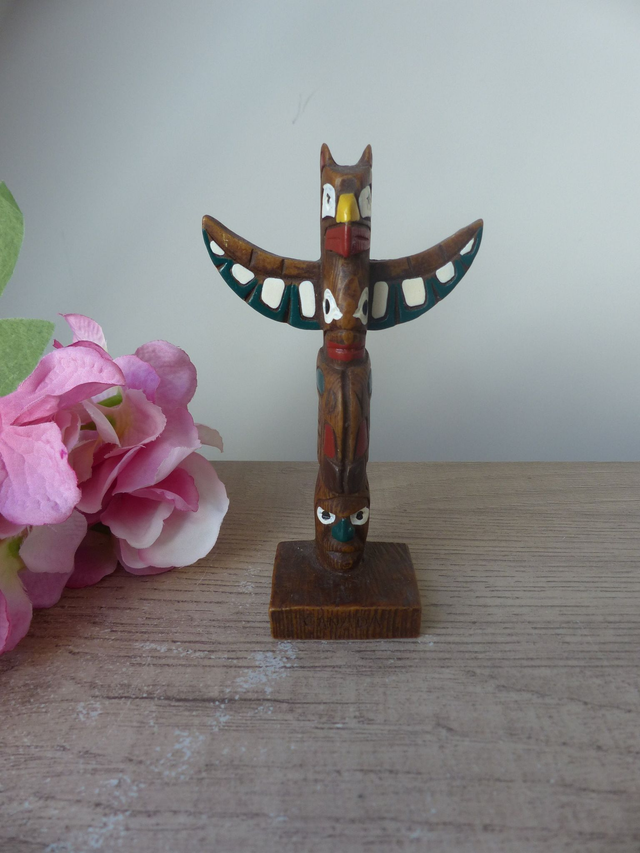 Petit Totem en Résine Sculpté et Peint à la Main - Pearlite Canada - Figurine Totémique Vintage Animaux - Décoration Culture Amérindienne