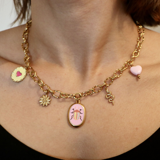 Collier scarabée rose