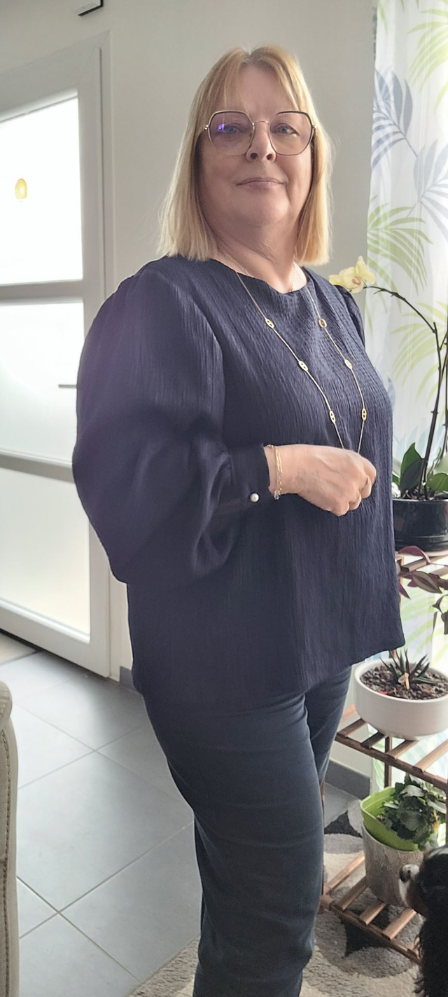 Blouse bleu nuit piquetée de fils dorés