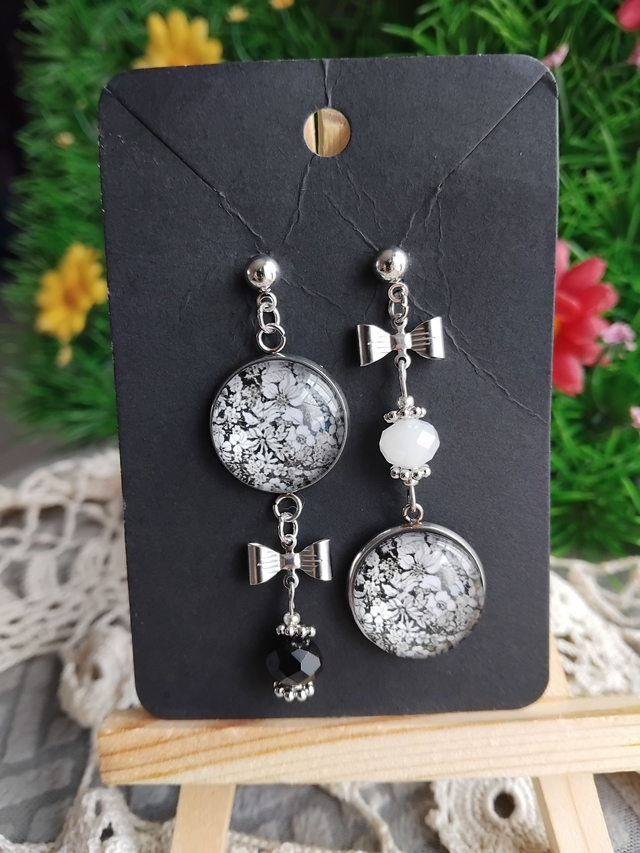 boucles d'oreilles black and white