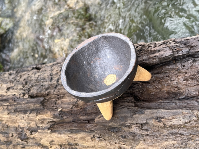 Porte encens en grès « mi-chaudron »