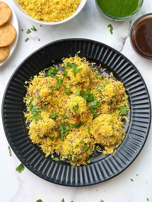 Sev Puri – Crispy Chaat with Tangy &amp; Spicy Toppings