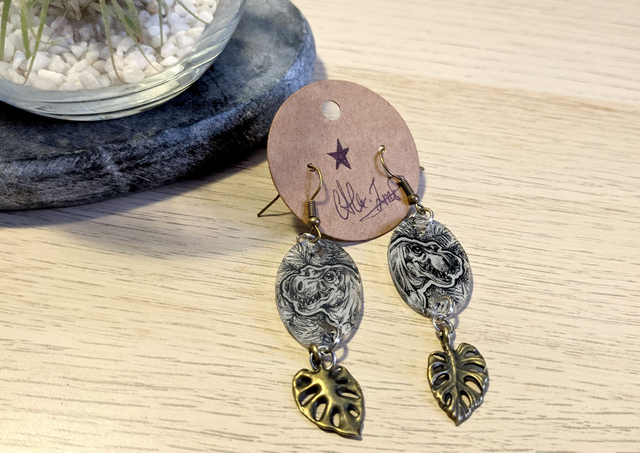 Pré-commande _ Boucles d&#039;Oreilles T-rex, dessinées à la main