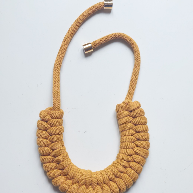 Colliers textiles - Bijoux faits à la main