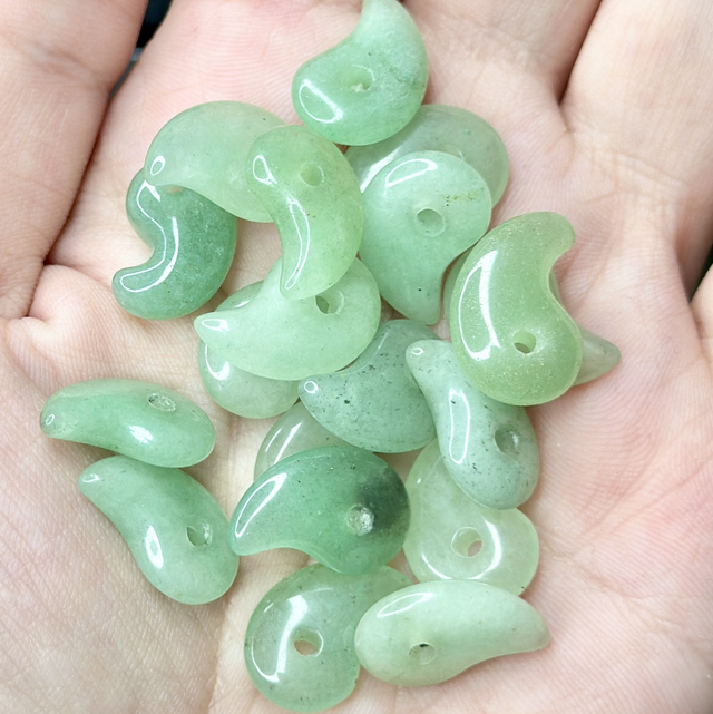 5 x green aventurine pendants 