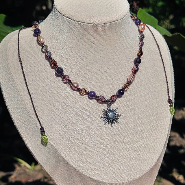 Collier AURA améthyste, cristaux Swarovski et perles d’eau douce 