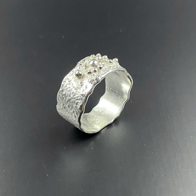 Bague «Roches Gouttes et pierre» en argent massif et recyclé
