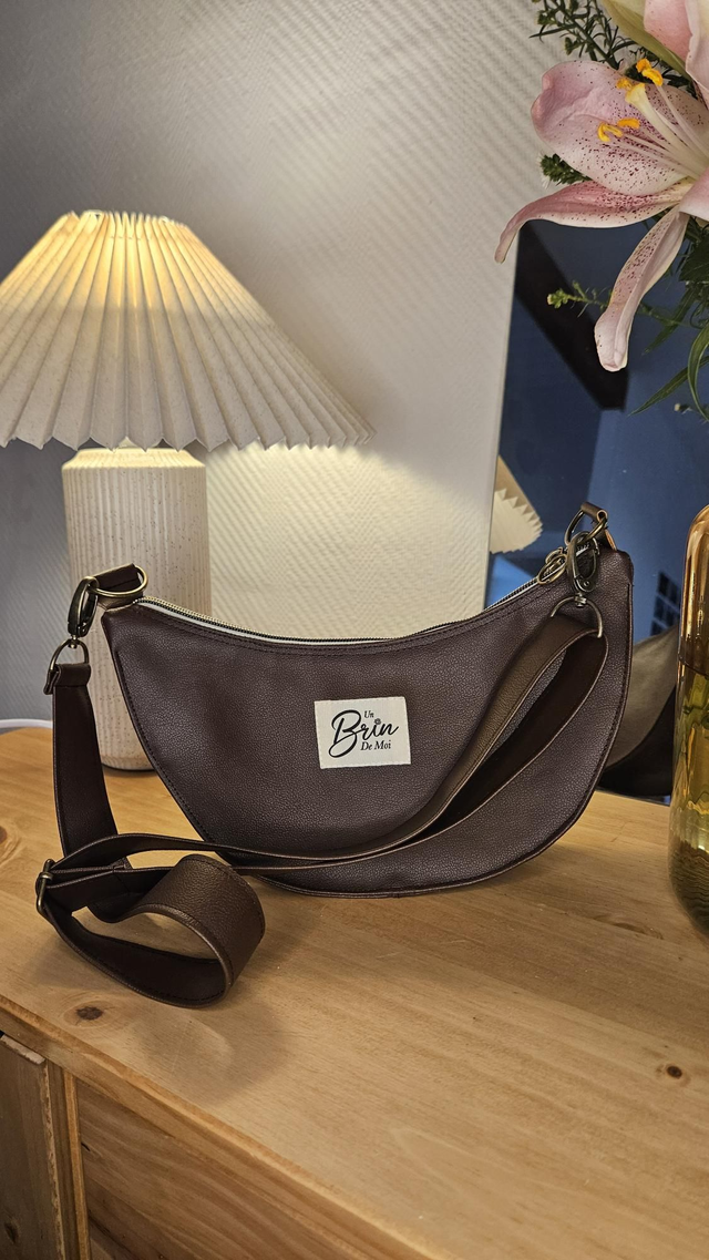 Sac demi-lune en simili cuir marron