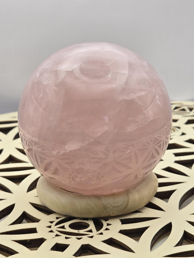 Quartz rose forme sphère 