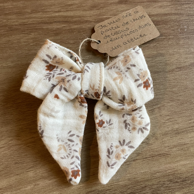 Barrette Apolline crème à fleurs 