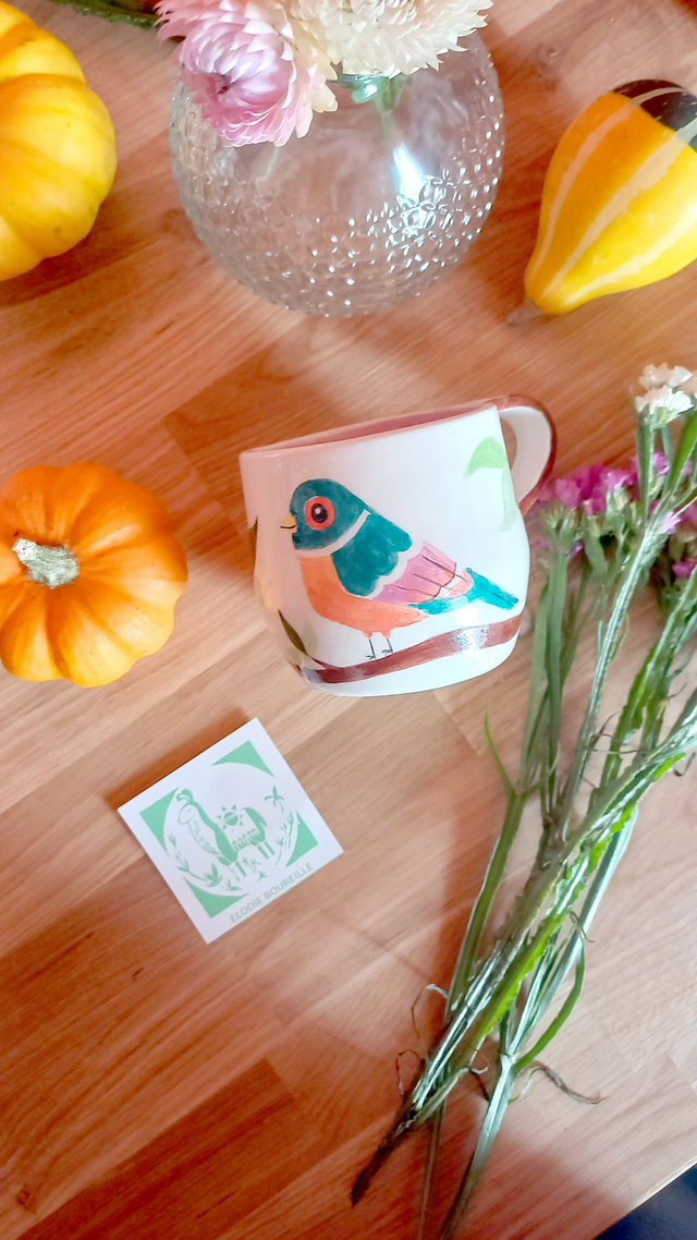 TASSE CERAMIQUE Oiseau Bleu et Rose tournée et peinte à la main 