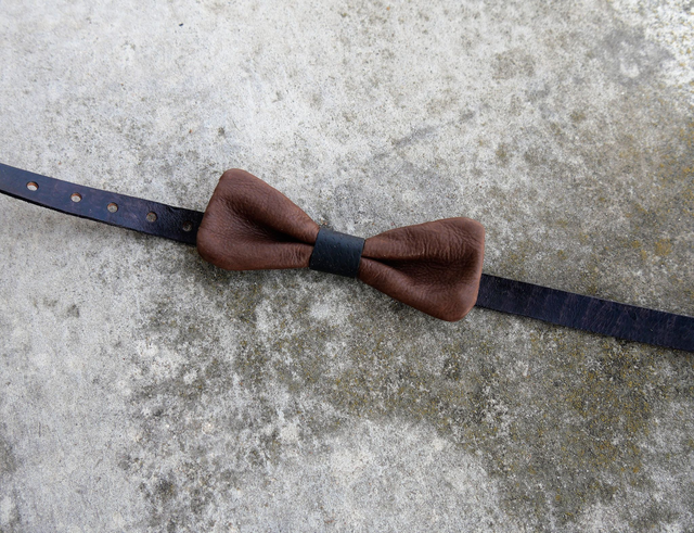 Noeud papillon en cuir marron et noir