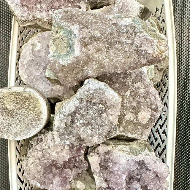 3.8kg mixed druzy amethyst chunks x 20
