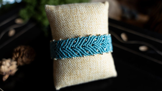 Bracelet en micro-macramé bleu Turquoise